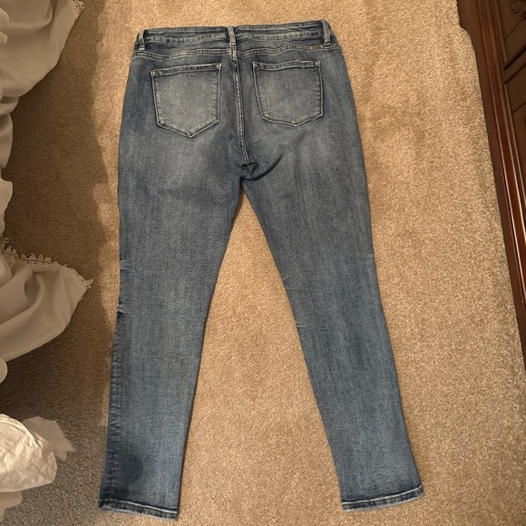 Kancan Women's Clarie Mid-Rise Boyfriend Jeans Button Fly Distressed Size 13/30 - Picture 4 of 5